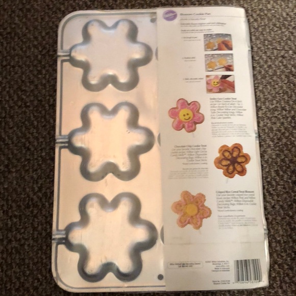 NIP WILTON TREAT PAN - Picture 2 of 2